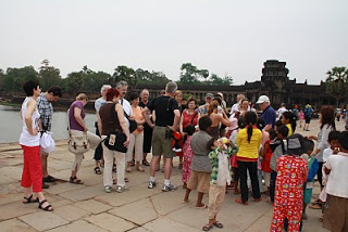 Besuch in Angkor Wat mit den Kindern aus Preksromot
